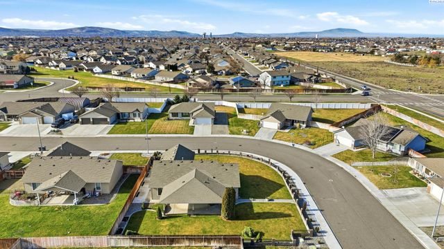 5505 Marbella, Pasco, WA 99301