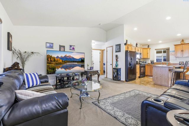 5505 Marbella, Pasco, WA 99301