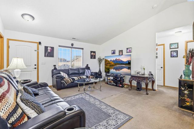 5505 Marbella, Pasco, WA 99301