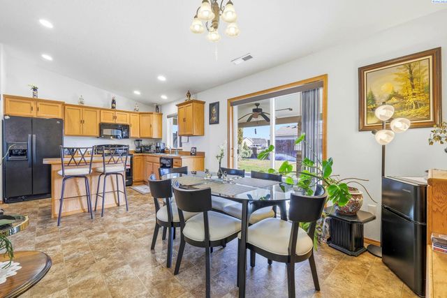 5505 Marbella, Pasco, WA 99301