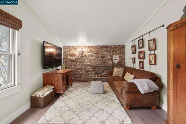 5461 Alhambra Valley Rd, Martinez, CA 94553