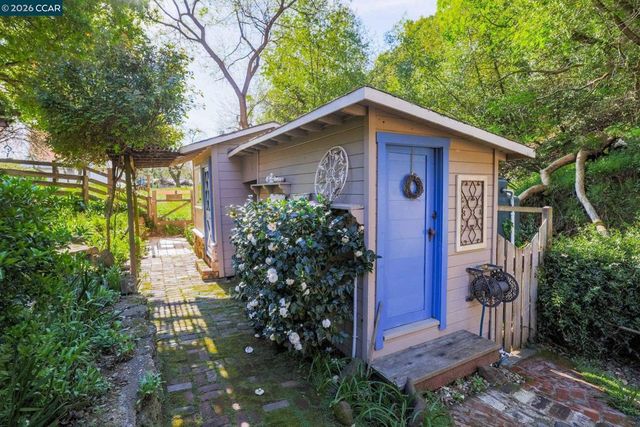 5461 Alhambra Valley Rd, Martinez, CA 94553