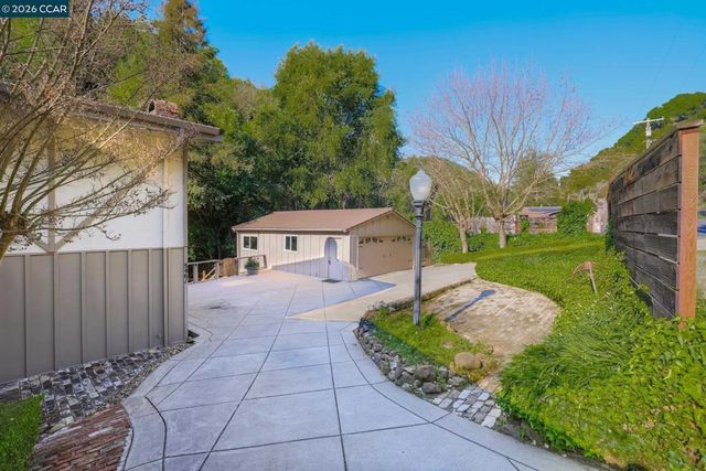 5461 Alhambra Valley Rd, Martinez, CA 94553