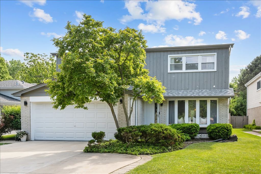 1958 Mccraren Road, Highland Park, IL 60035