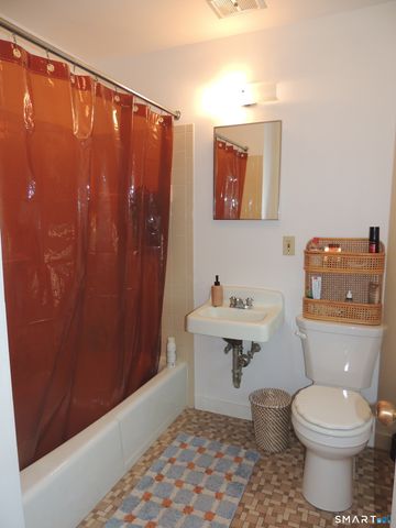 159 East Main Street 3, Branford, CT 06405