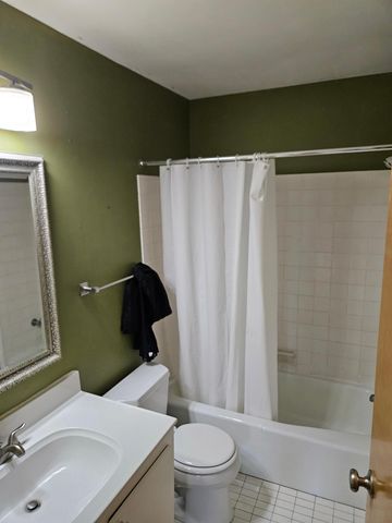 2800 Hamline Avenue N 229, Roseville, MN 55113