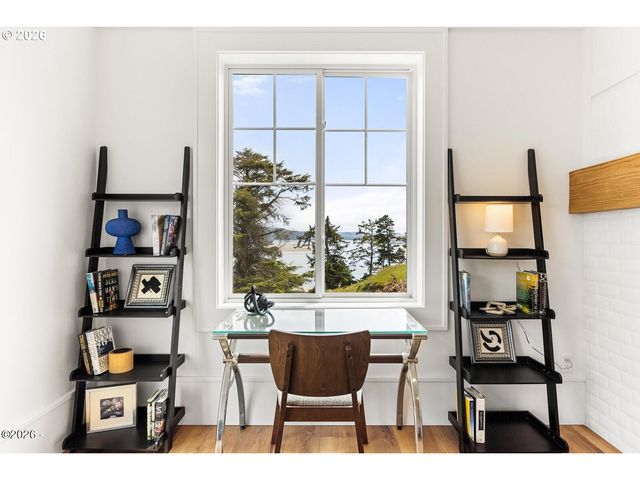 4930 Sw COAST Ave, Lincoln City, OR 97367