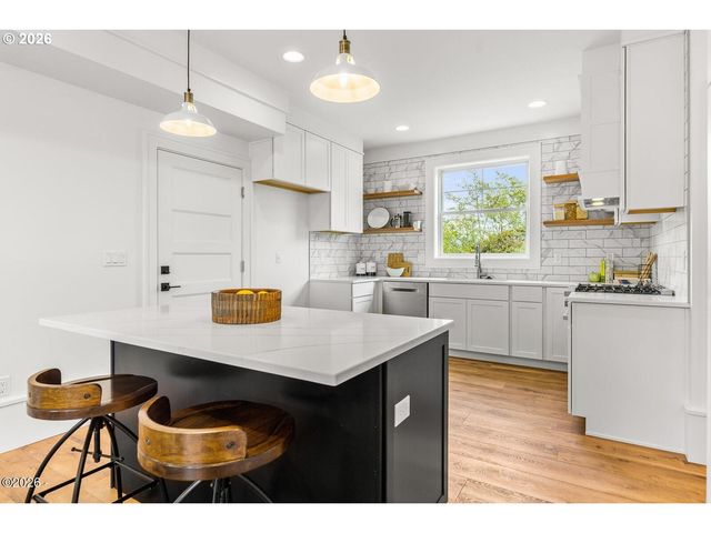 4930 Sw COAST Ave, Lincoln City, OR 97367