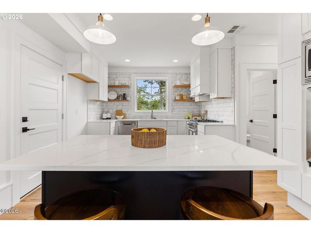 4930 Sw COAST Ave, Lincoln City, OR 97367