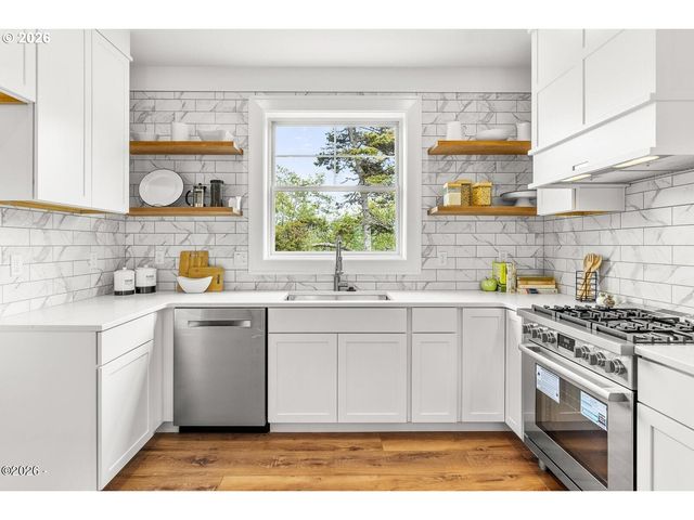 4930 Sw COAST Ave, Lincoln City, OR 97367