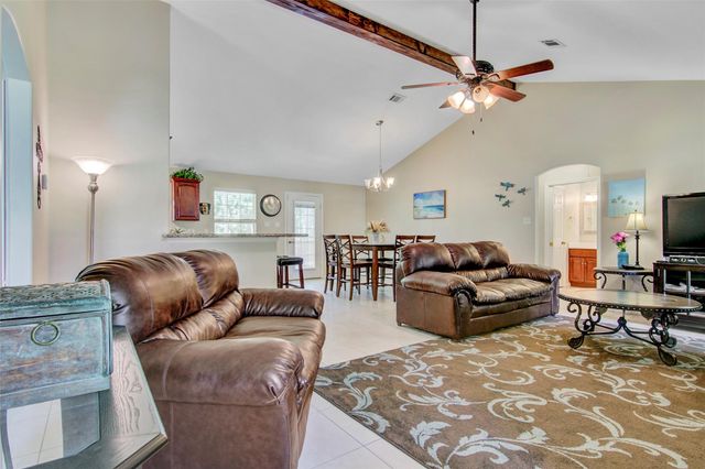 240 Parkside Loop, Brookeland, TX 75931