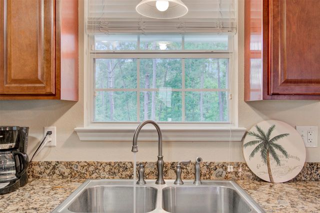 240 Parkside Loop, Brookeland, TX 75931