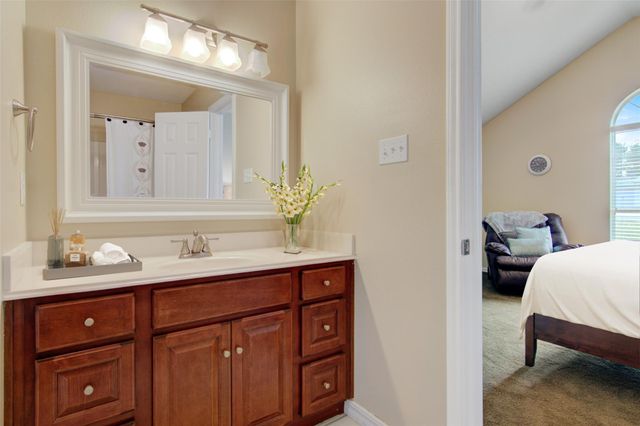 240 Parkside Loop, Brookeland, TX 75931