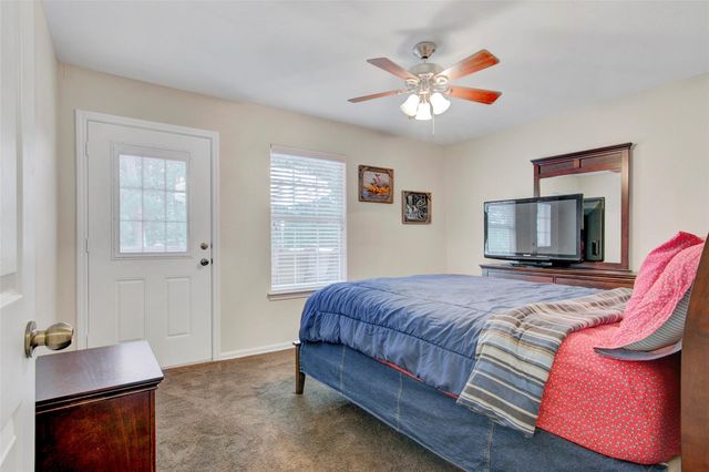 240 Parkside Loop, Brookeland, TX 75931