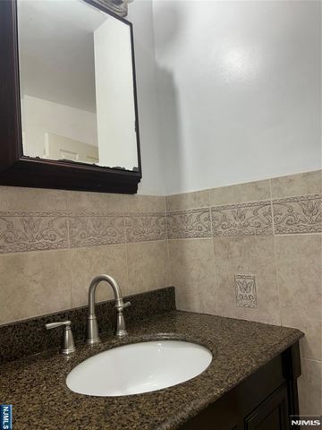 1516 Center Avenue, Fort Lee, NJ 07024