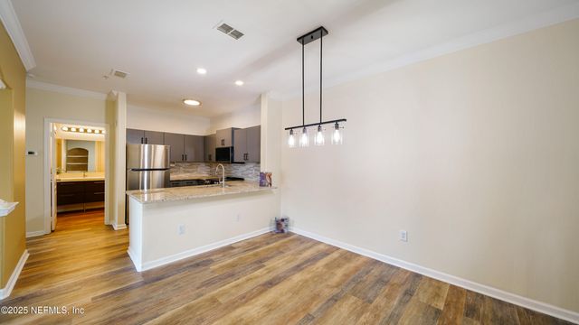8290 W GATE Parkway, 709, Jacksonville, FL 32216