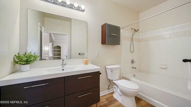8290 W GATE Parkway, 709, Jacksonville, FL 32216