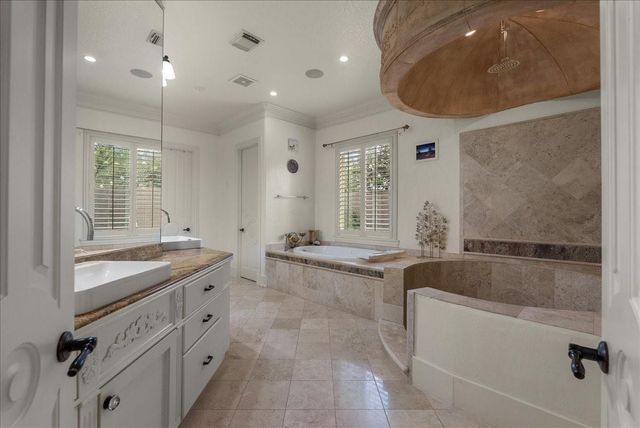 541 Villa Drive, Seabrook, TX 77586