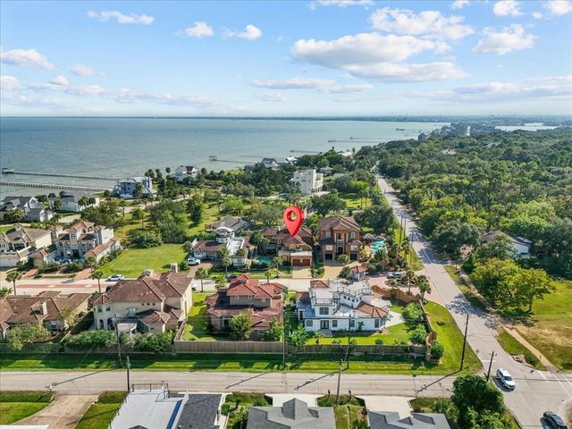 541 Villa Drive, Seabrook, TX 77586