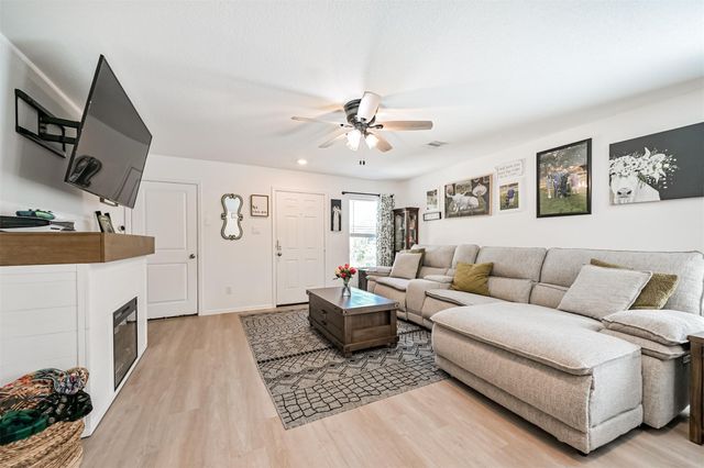 138 Austin Road, Angleton, TX 77515