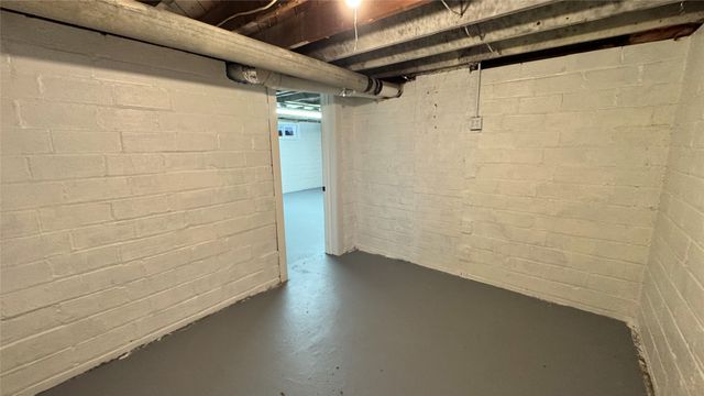 1220 1st Avenue E, Newton, IA 50208