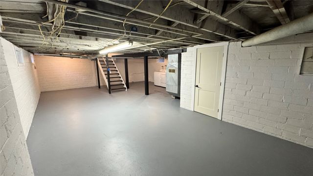 1220 1st Avenue E, Newton, IA 50208