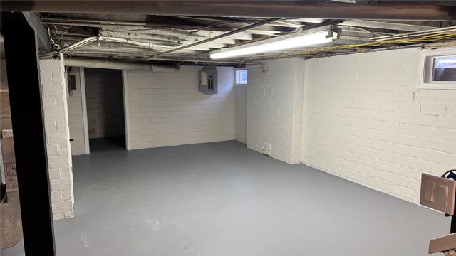 1220 1st Avenue E, Newton, IA 50208