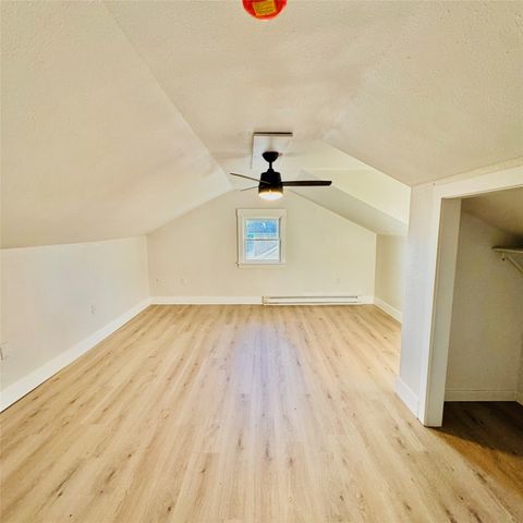 1220 1st Avenue E, Newton, IA 50208