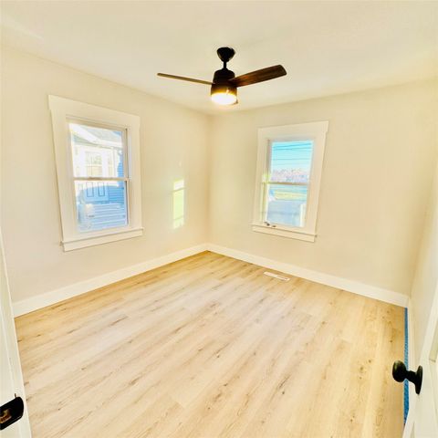 1220 1st Avenue E, Newton, IA 50208