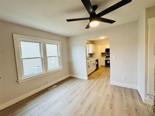 1220 1st Avenue E, Newton, IA 50208