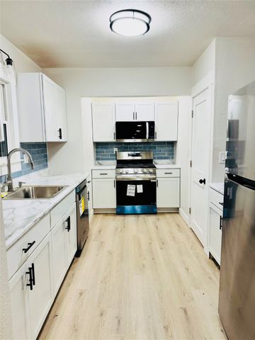 1220 1st Avenue E, Newton, IA 50208