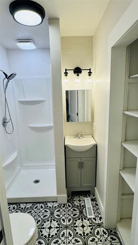 1220 1st Avenue E, Newton, IA 50208