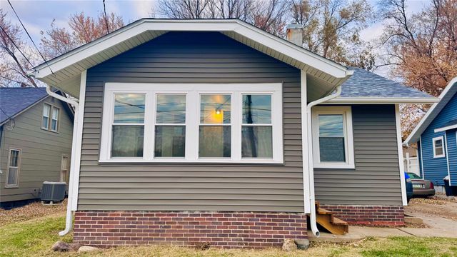 1220 1st Avenue E, Newton, IA 50208