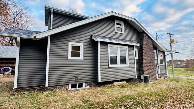 1220 1st Avenue E, Newton, IA 50208