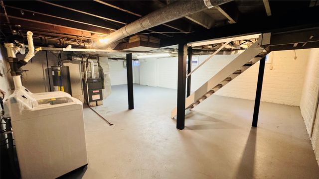 1220 1st Avenue E, Newton, IA 50208