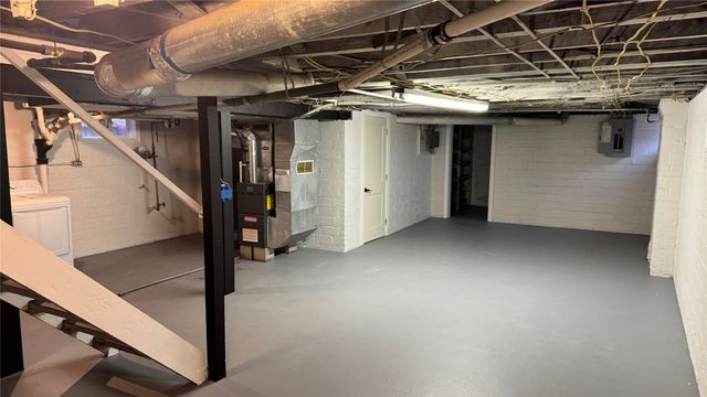 1220 1st Avenue E, Newton, IA 50208