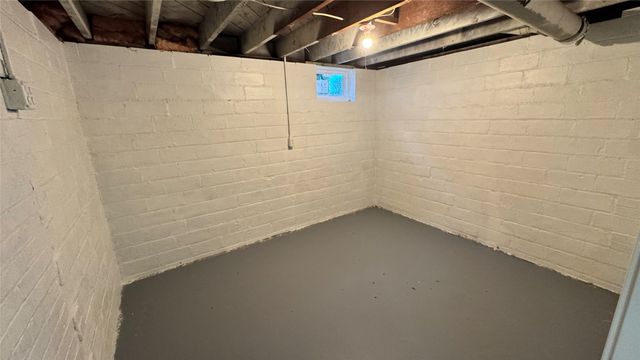 1220 1st Avenue E, Newton, IA 50208