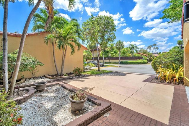 1010 NE 204th Ter, Miami, FL 33179