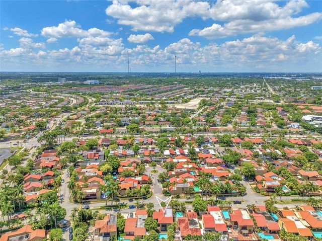 1010 NE 204th Ter, Miami, FL 33179