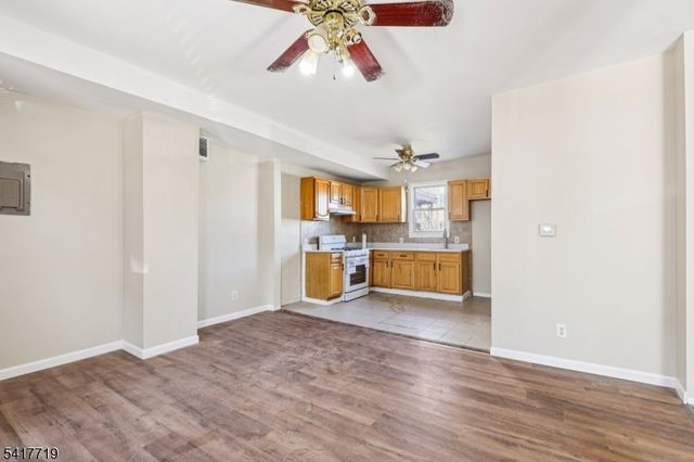 106 E Main St, Paterson City, NJ 07522
