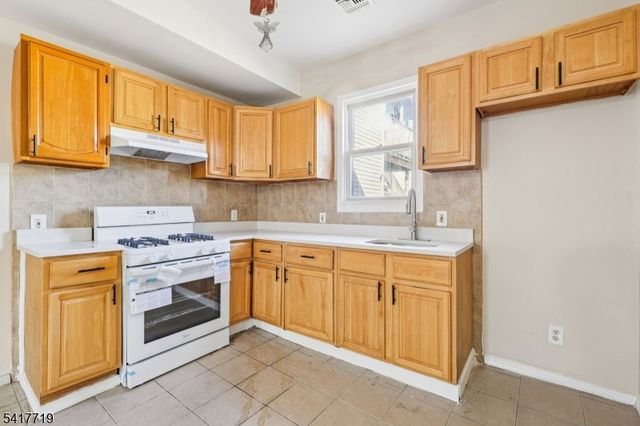 106 E Main St, Paterson City, NJ 07522