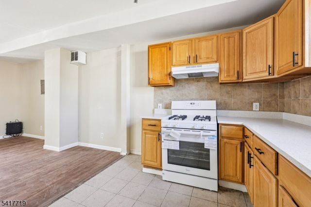 106 E Main St, Paterson City, NJ 07522