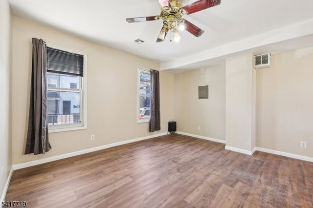 106 E Main St, Paterson City, NJ 07522