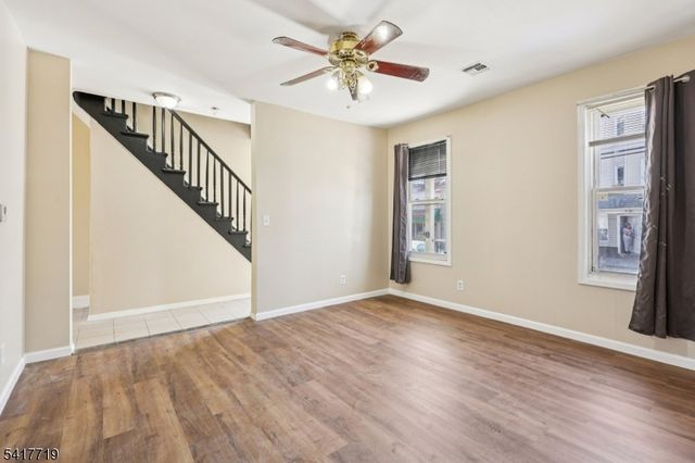 106 E Main St, Paterson City, NJ 07522