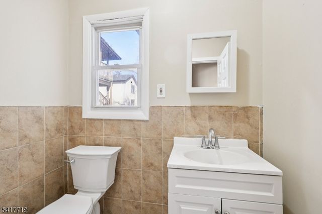 106 E Main St, Paterson City, NJ 07522