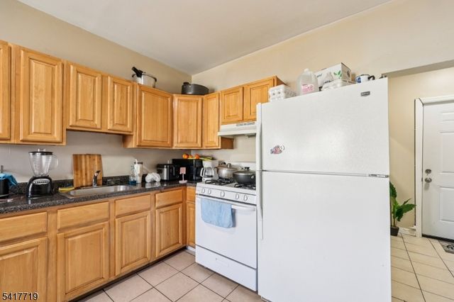 106 E Main St, Paterson City, NJ 07522