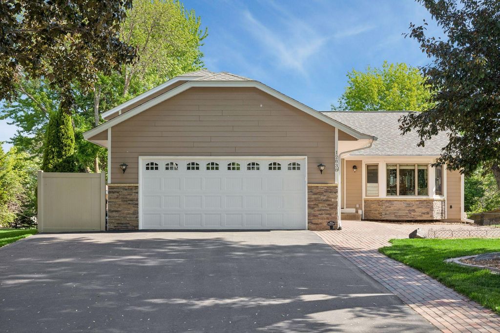 12838 95th Avenue N, Maple Grove, MN 55369