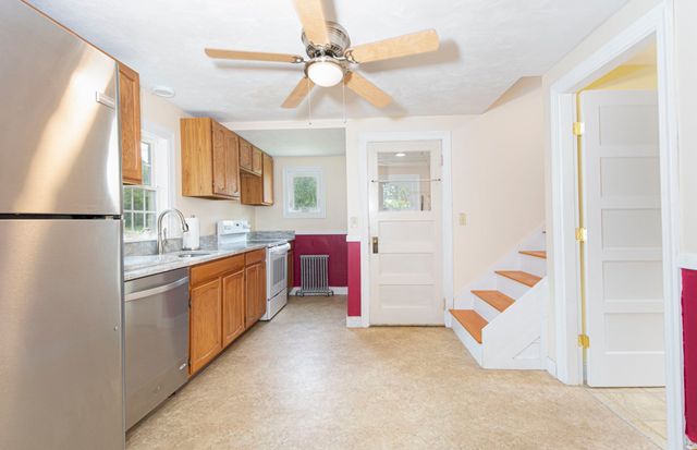 12 Fairground Rd, Sturbridge, MA 01566
