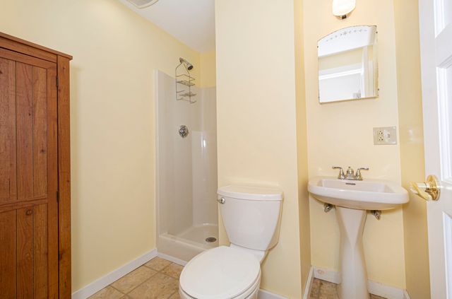 12 Fairground Rd, Sturbridge, MA 01566