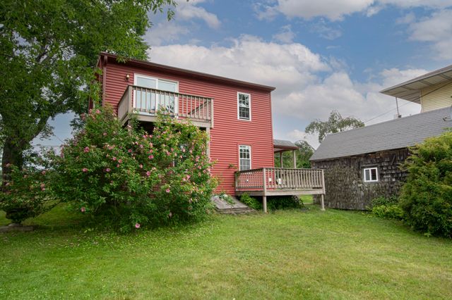 12 Fairground Rd, Sturbridge, MA 01566